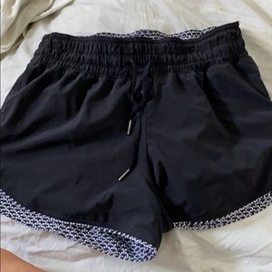 Lululemon choose a side shorts